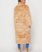 Load image into Gallery viewer, Royalty faux fur coat